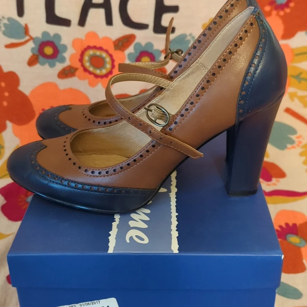 Brown and Black Mary Jane Heels - Picture 8 of 9